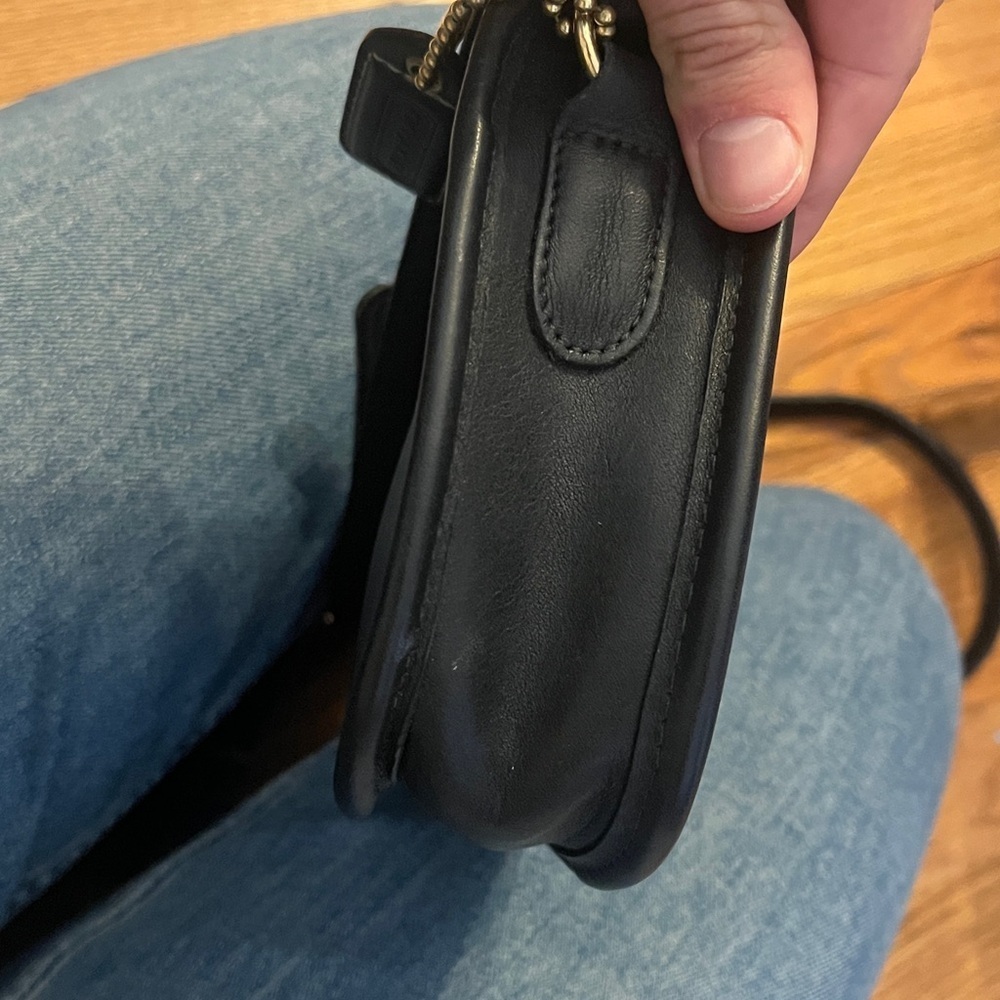 I don't have this bag anymore do not offer. Crossbody 9031 Bag Black Made in US - Picture 6 of 13